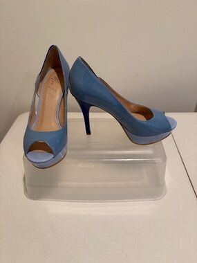 NWOT Marc Fisher Two-Tone Blue Patent Peep-Toe Disco Inferno Retro Pumps Size 7